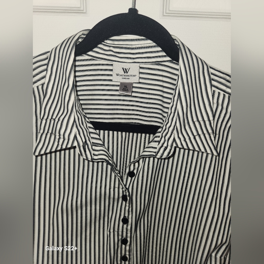 Black and White Striped Sleeveless Blouse SKU A08 - Picture 3 of 5